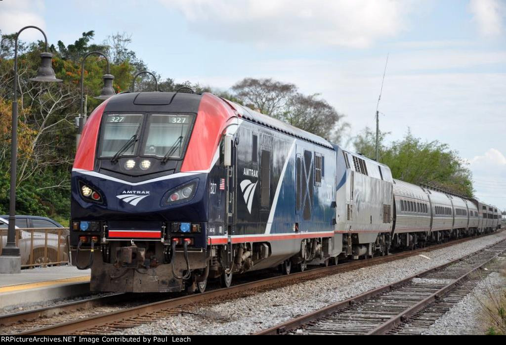 "Silver Meteor" approaches station stop